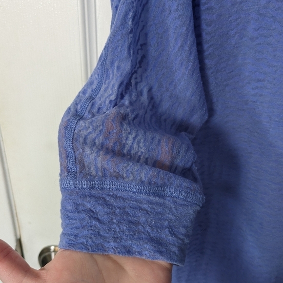 Prana Yoga Blue Sheer Velvet Burnout Half Sleeve Dolman Top Size Small - Picture 4 of 5